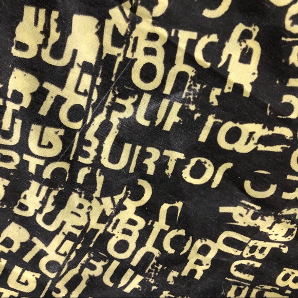 Burton triangle-shaped scarf - Picture 5 of 8